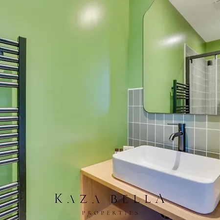 Kaza Bella - Alfort 8 Modern Large Apartment
